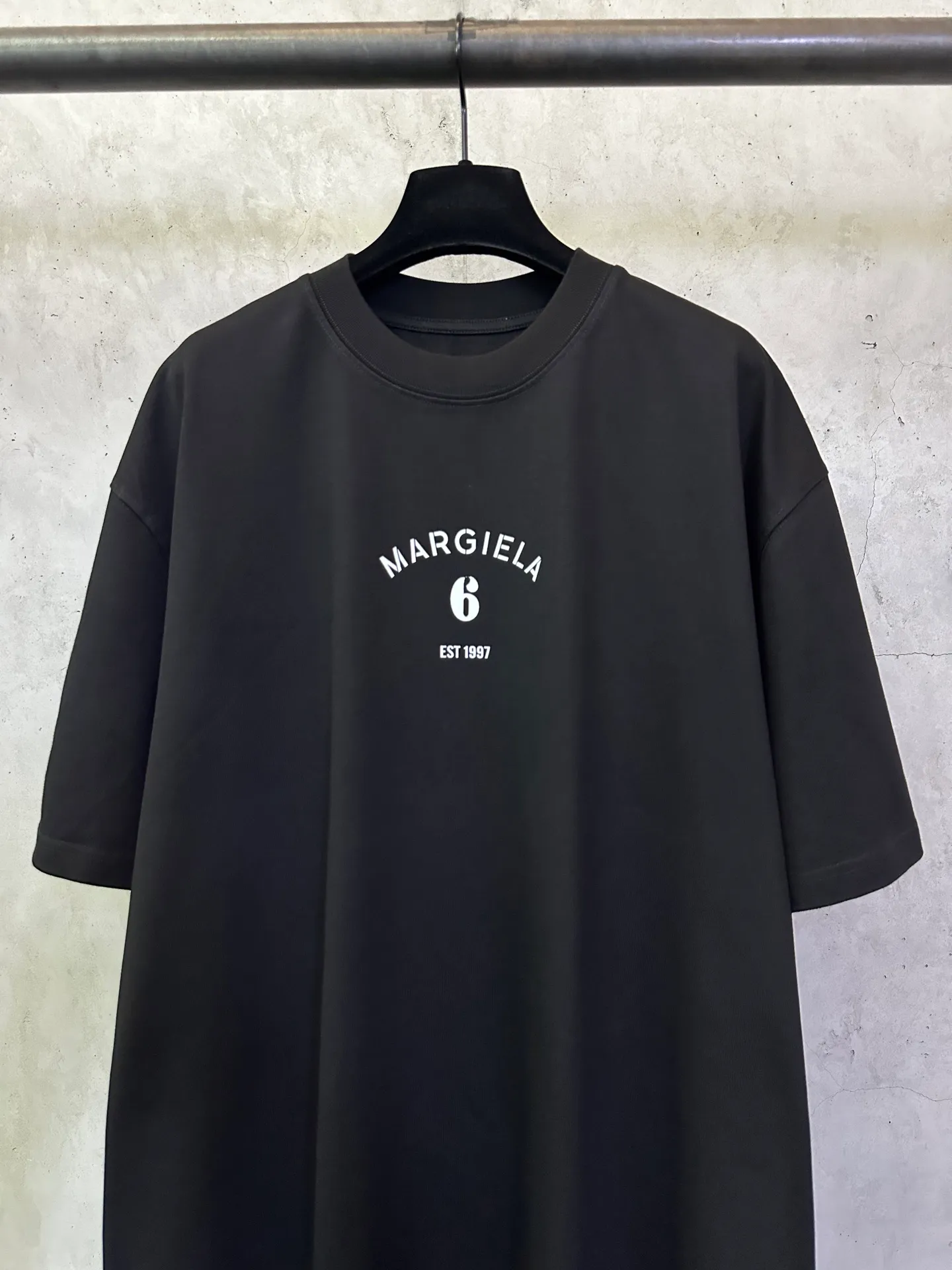 ￼- New Arrival 400g martin mariela mm 6 26ss 6 T ： 400 2*2 420g Color Change Classic logo Same Style -Color: Black White -Size: XS S M L XL
